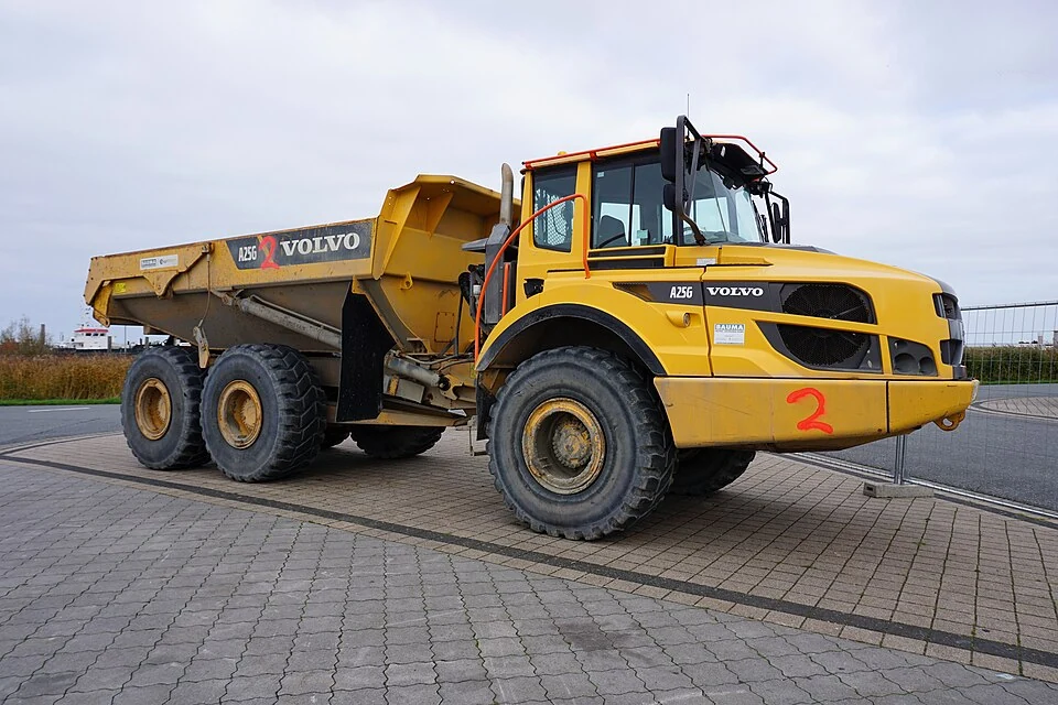 Articulated dump truck 25 t — photo of a Volvo A25G