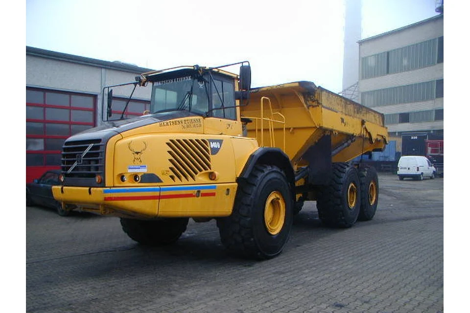 Articulated dump truck 40 t — photo of a Volvo A40D