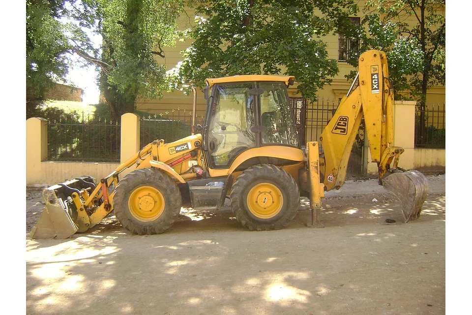 Backhoe loader Equal-wheel (4x4x4) — photo of a JCB 4CX