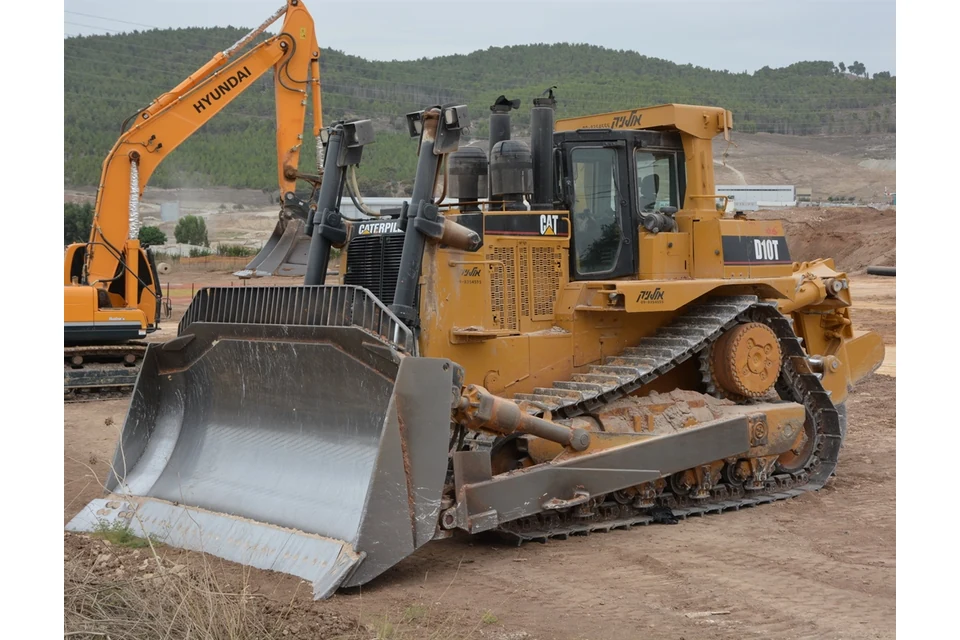 Bulldozer Over 40 t — photo of a Caterpillar D10T