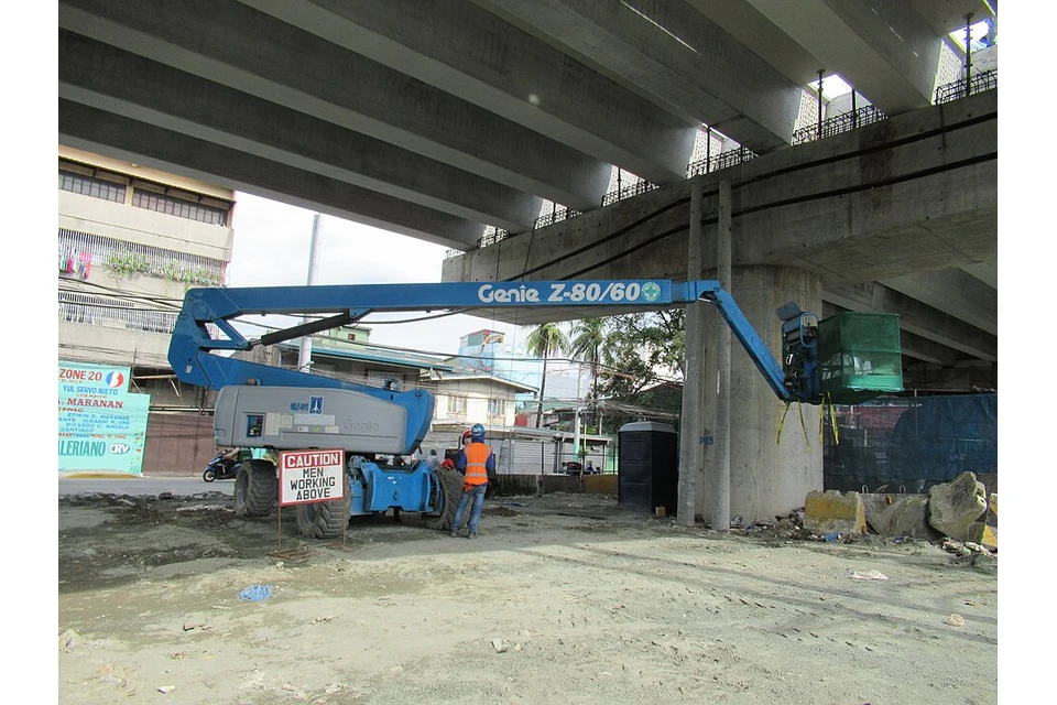 Cherry picker (articulated boom) 26 m diesel (80 ft) — photo of a Genie Z-80/60