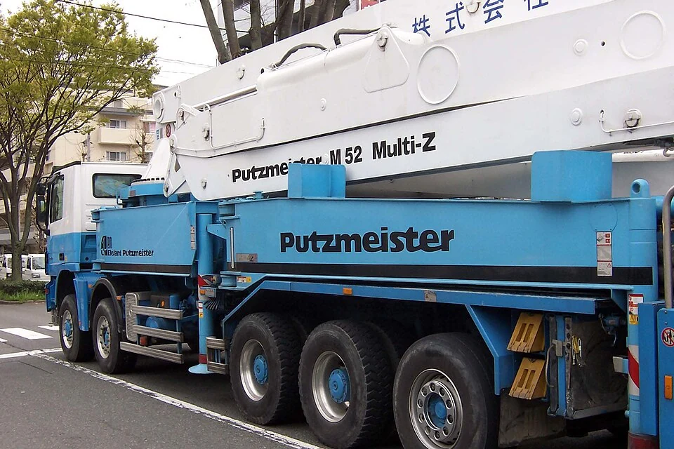 Concrete pump Boom pump 47 to 52 m — photo of a Putzmeister M52 Multi-Z