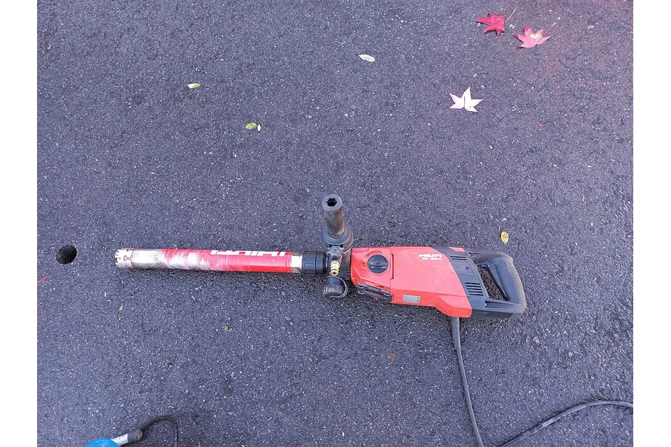 Diamond core drill Up to 150 mm — photo of a Hilti DD 150-U
