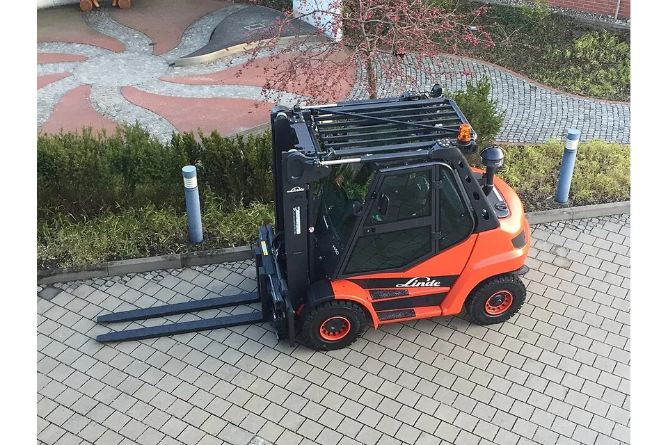 Diesel forklift 6 to 8 t — photo of a Linde H60D