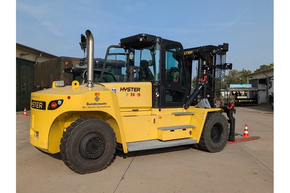 Diesel forklift 10 to 16 t — photo of a Hyster H16XD9