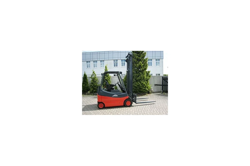 Electric forklift 2 t — photo of a Linde E20-02