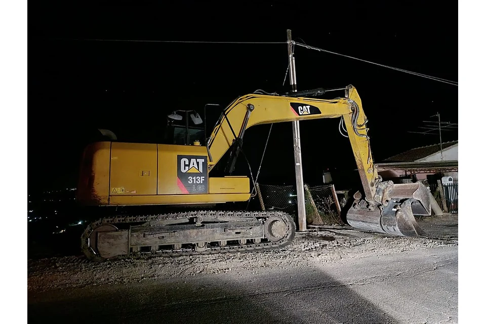 Excavator (360) 13 to 14 t — photo of a Caterpillar 313F L GC