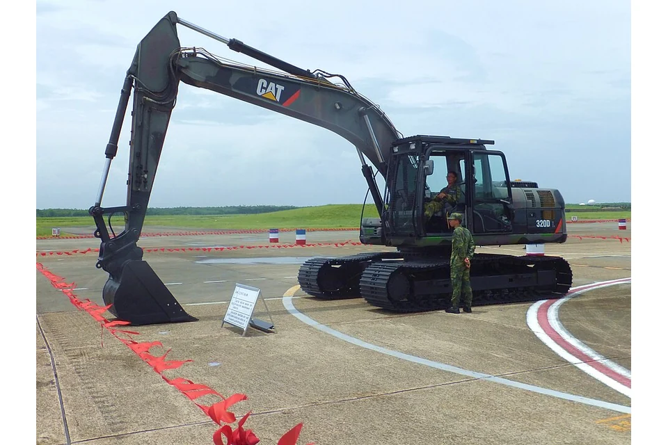 Excavator (360) 20 to 22 t — photo of a Caterpillar 320D