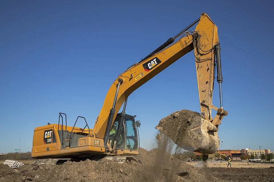 Excavator (360) 30 t — photo of a Caterpillar 330