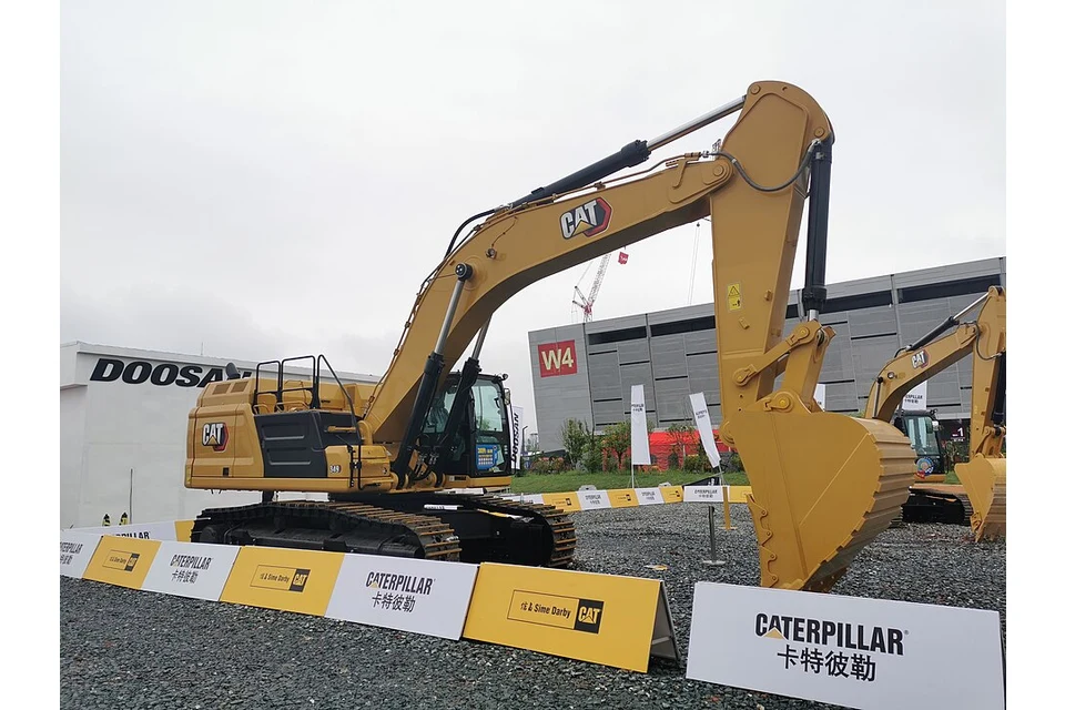 Excavator (360) 45 t and over — photo of a Caterpillar 349