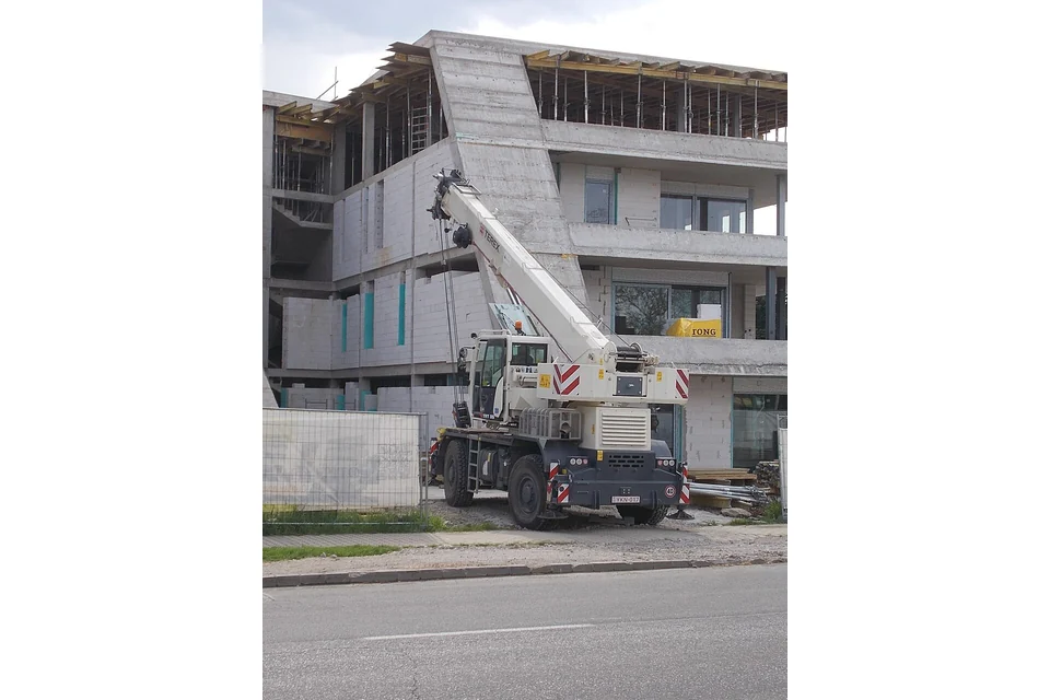 Mobile crane 35 t — photo of a Terex TRT35