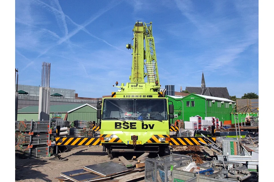 Mobile crane 80 t — photo of a Liebherr LTM1080/1