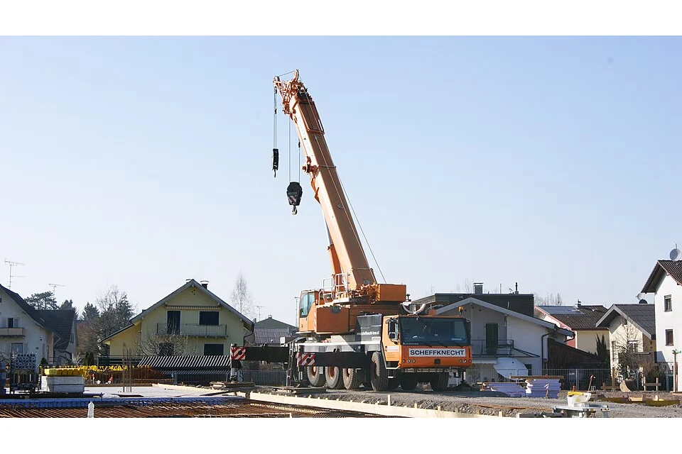 Mobile crane 130 t — photo of a Liebherr LTM1130-5.1