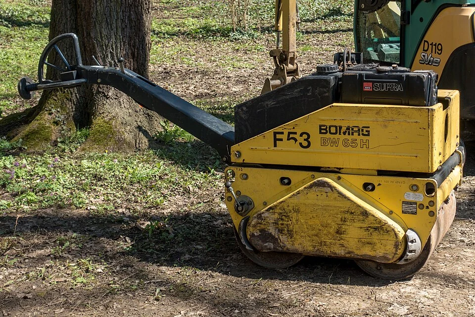 Pedestrian roller 800 kg — photo of a BOMAG BW 65 H