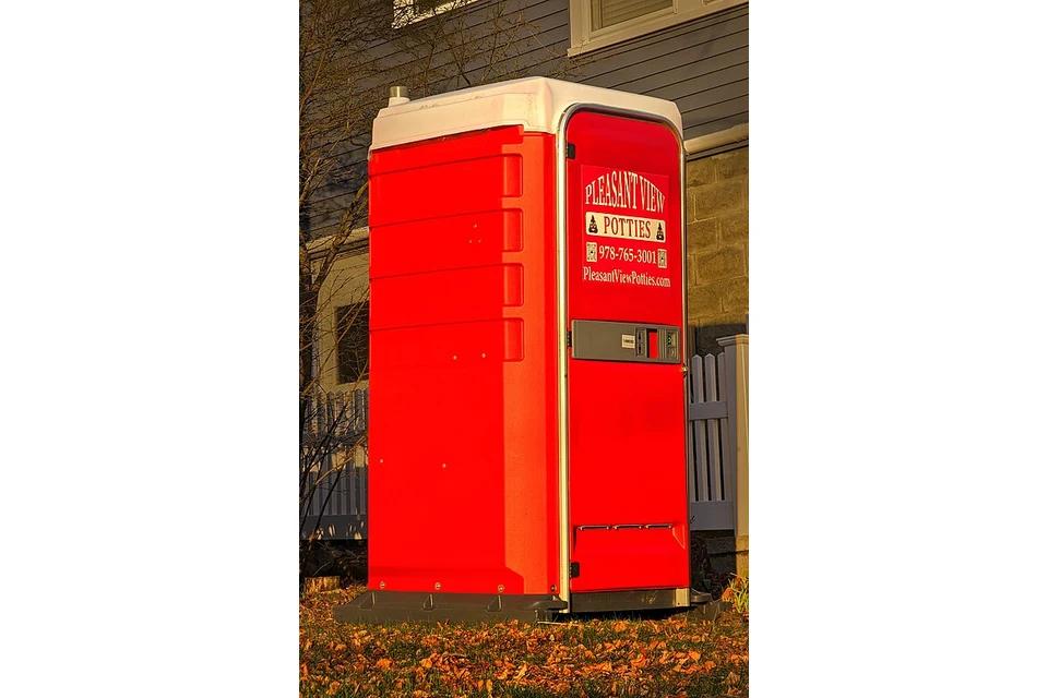Portable toilet Standard — photo of a Standard portable toilet cabin