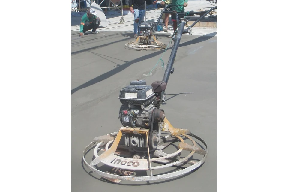 Power float (power trowel) 90 cm — photo of a INGCO GPT361-2