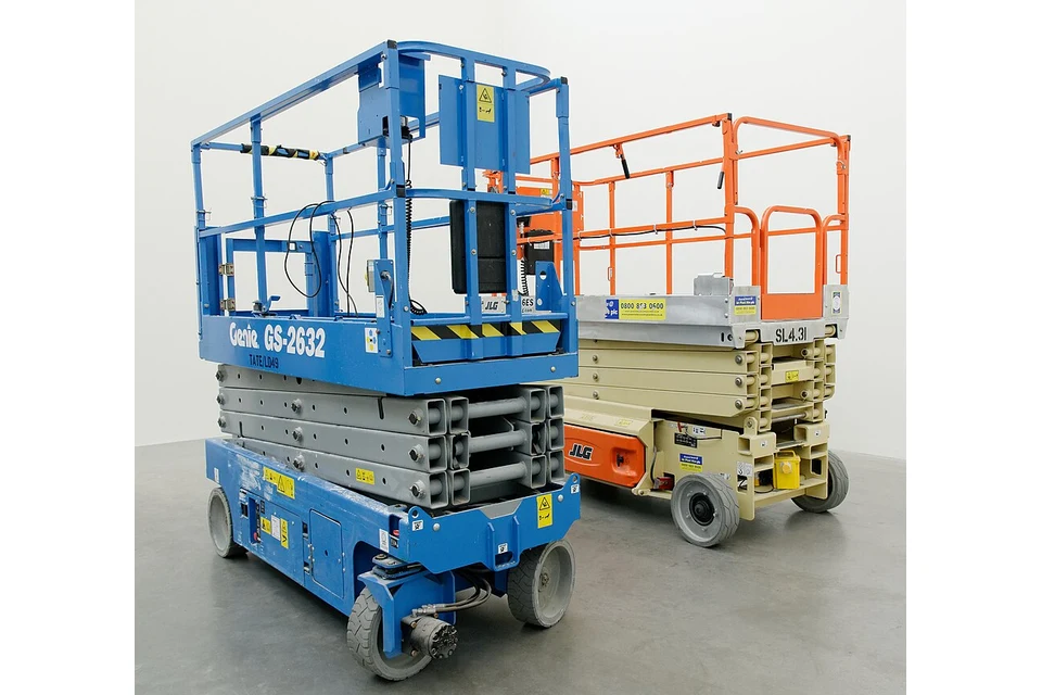 Electric scissor lift 10 m (26 ft) — photo of a Genie GS-2632