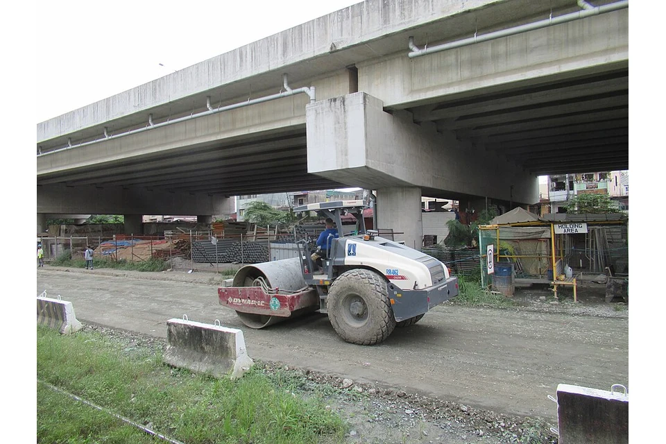 Single drum roller 10 t — photo of a Dynapac CA250