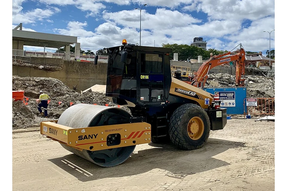 Single drum roller 12 t — photo of a SANY SSR120C-C10 / SSR120C-10