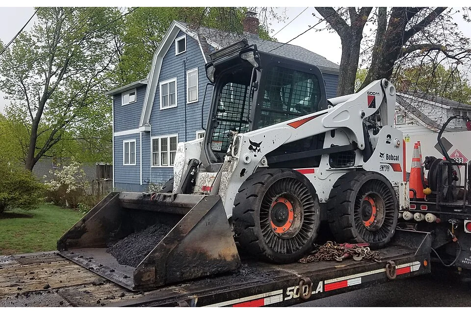 Skid steer loader 1,300 kg and over — photo of a Bobcat S770