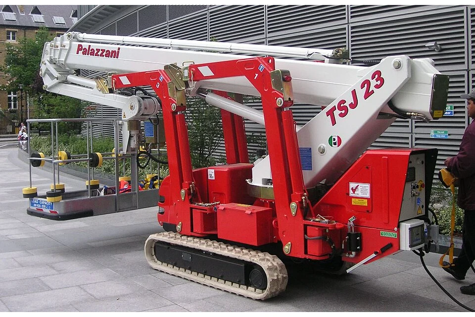 Spider lift 23 m — photo of a Palazzani Ragno TSJ 23/C