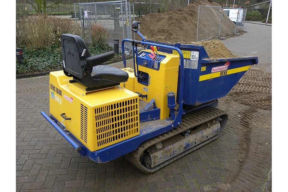 Tracked dumper 1,500 kg — photo of a BENS/Canycom S160 (160R)