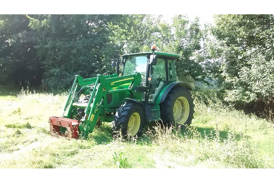 Tractor 80 hp — photo of a John Deere 5080M