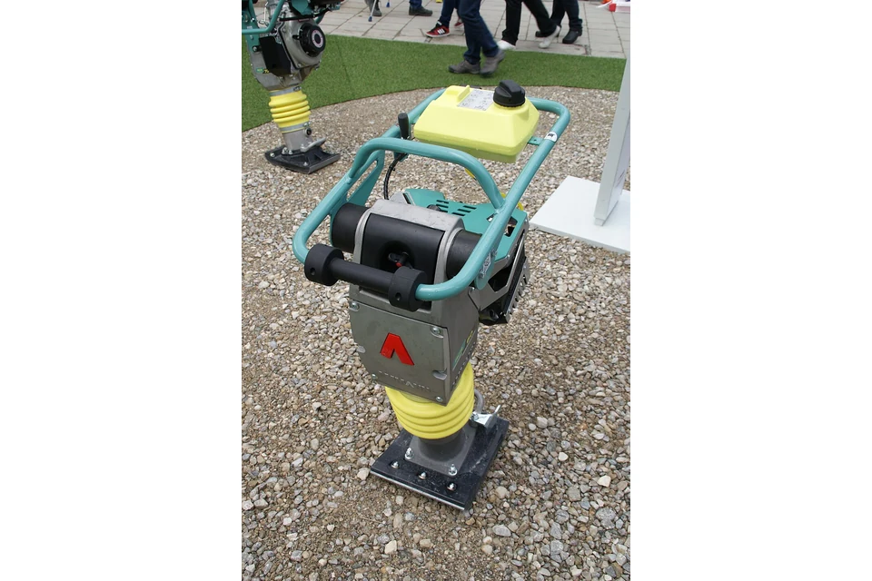Trench rammer 80 kg — photo of a Ammann ACR70D