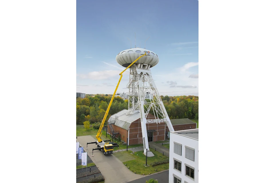 Truck-mounted cherry picker 50 to 70 m — photo of a Ruthmann Steiger T 540