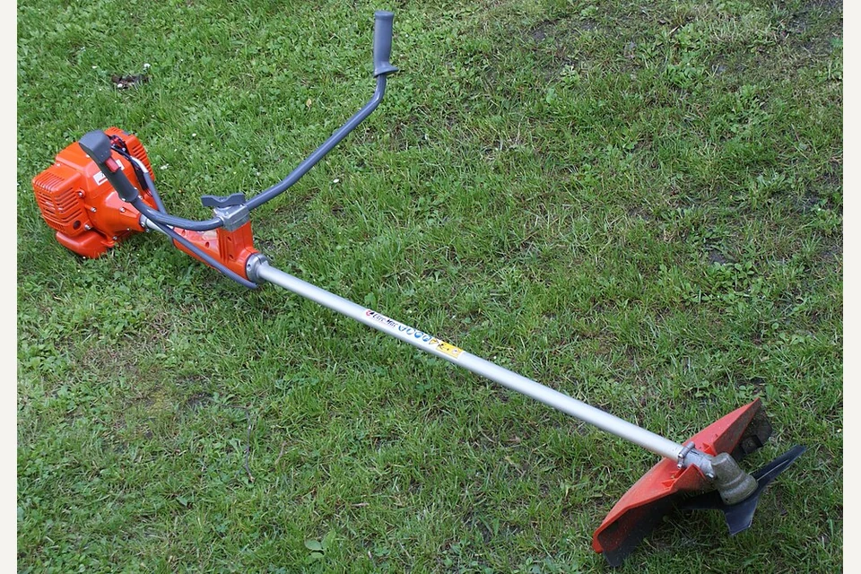 Brushcutter (strimmer), example machine