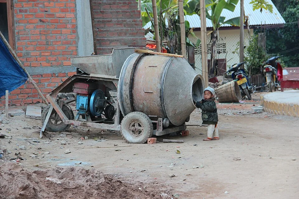 Cement mixer, example machine