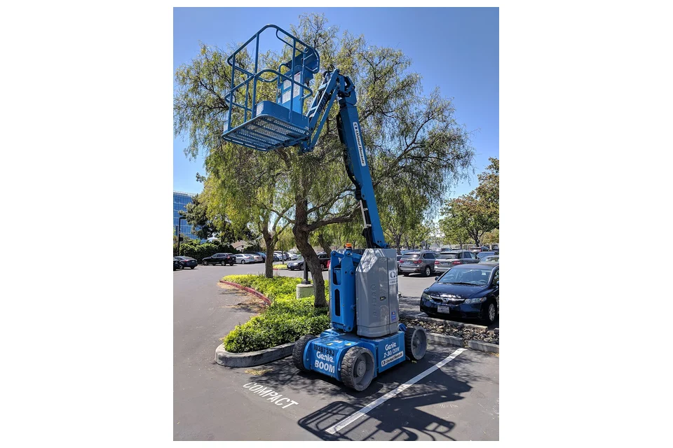 Cherry picker (articulated boom), example machine
