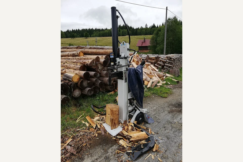 Log splitter, example machine