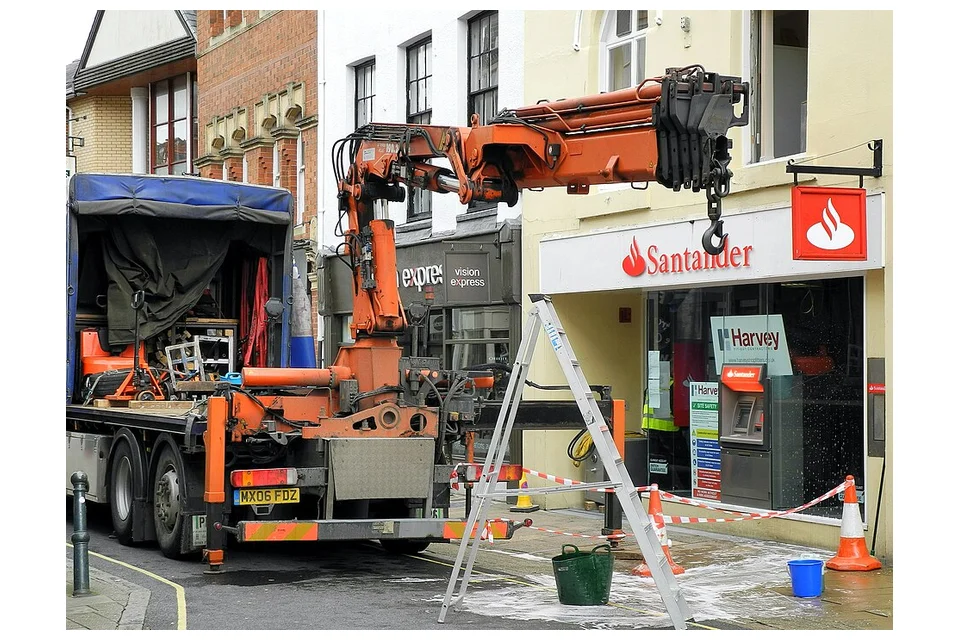 A foldable truck-mounted crane on a lorry.