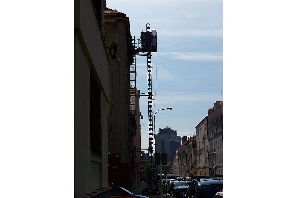 Materials hoist & winch, example machine