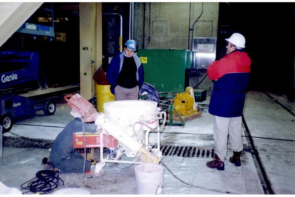 Plaster sprayer & screed pump, example machine