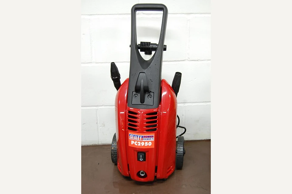 Pressure washer, example machine