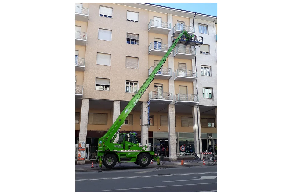 Rotating telehandler, example machine