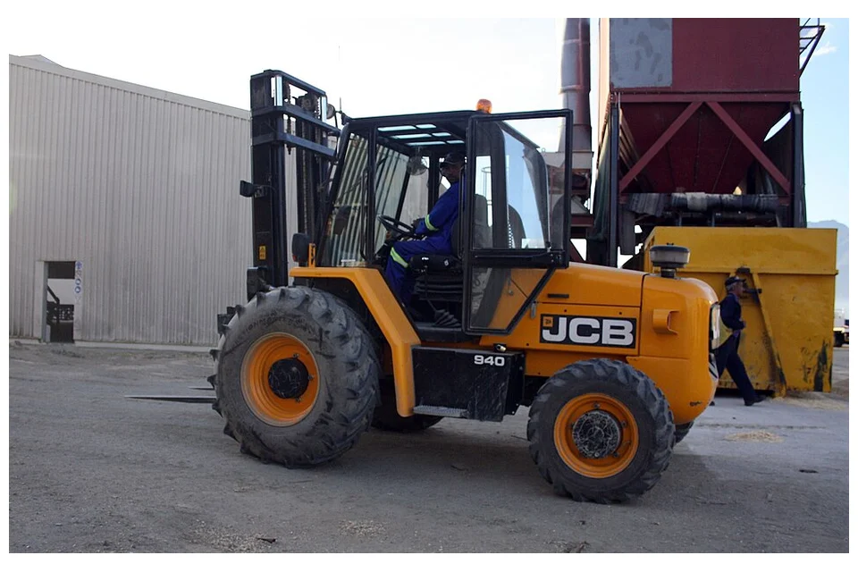 Rough terrain forklift, example machine