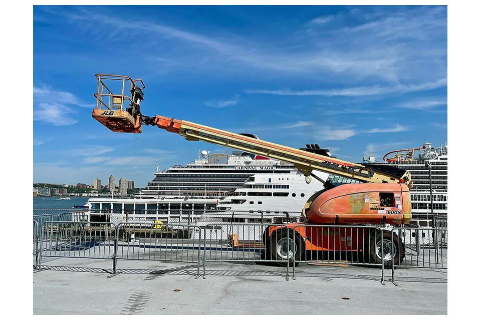 Telescopic boom lift, example machine