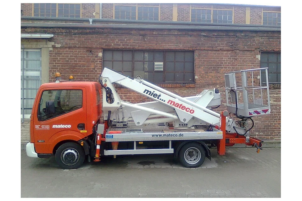 Truck-mounted cherry picker, example machine