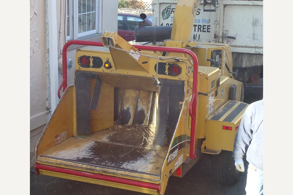 Wood chipper, example machine